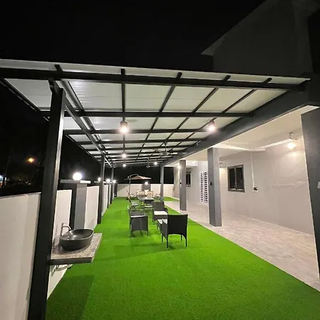 Entire Vacation Home With Landscape Garden Sitiawan Exterior photo