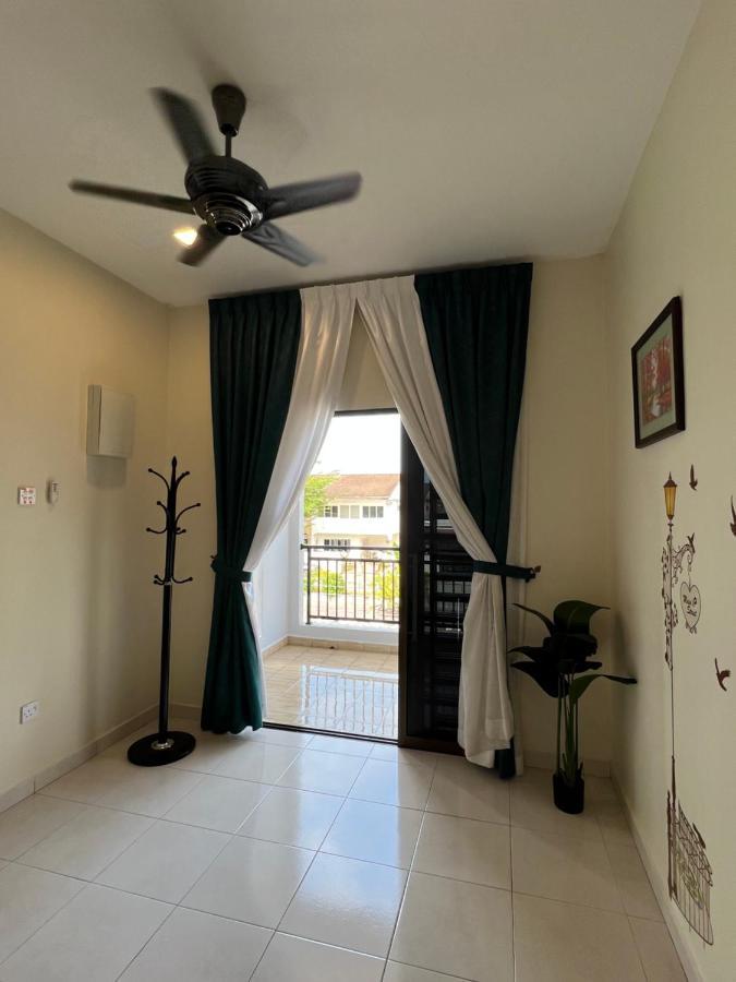 Entire Vacation With Landscape Garden Apartment Sitiawan